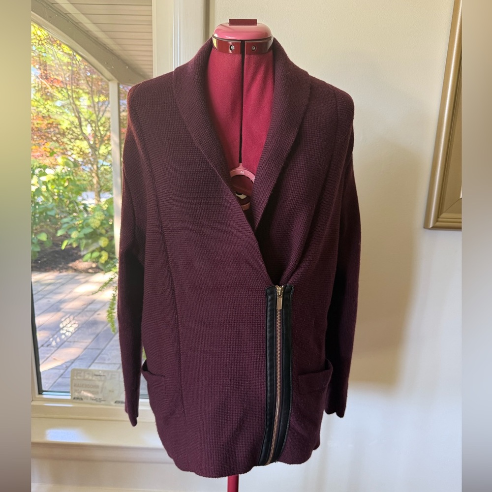 BURGUNDY OVERSIZED ZIP FRONT SWEATER